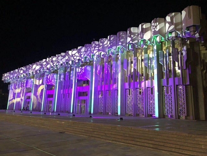 چراغ جلو حرکت کننده